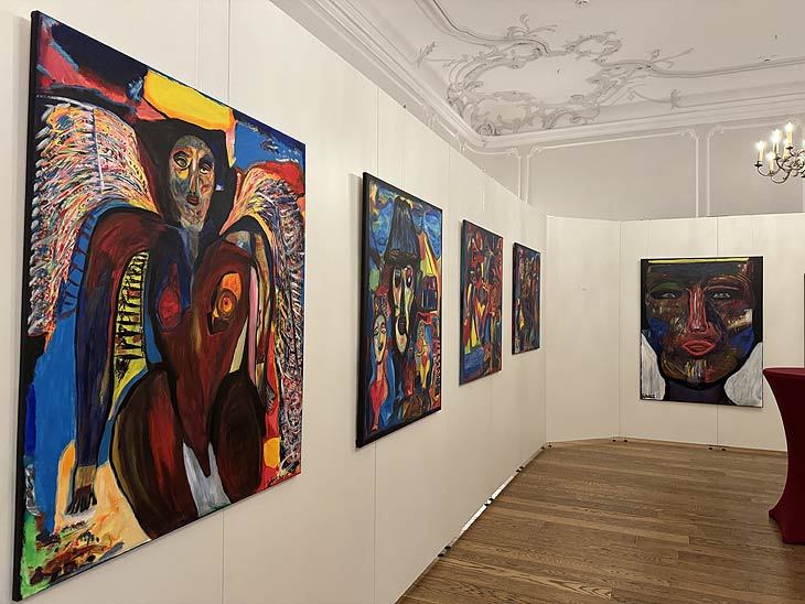 04.–15.10.23 im Barocksaal DESERT DREAMS KUNSTAUSSTELLUNG VON WARIS DIRIE /©Foto:Martin Schmitz)